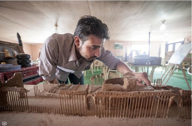 Syrian artist in refugee camp models Palmyra ruins